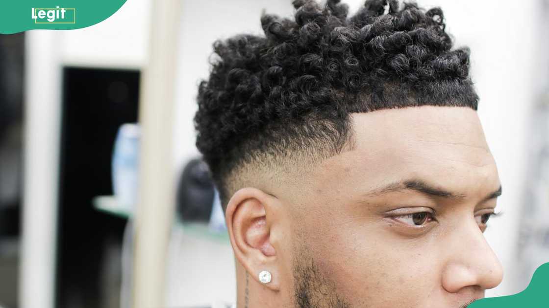 curly fade with neat edges hairstyle for men curly fade with neat edges hairstyle for men