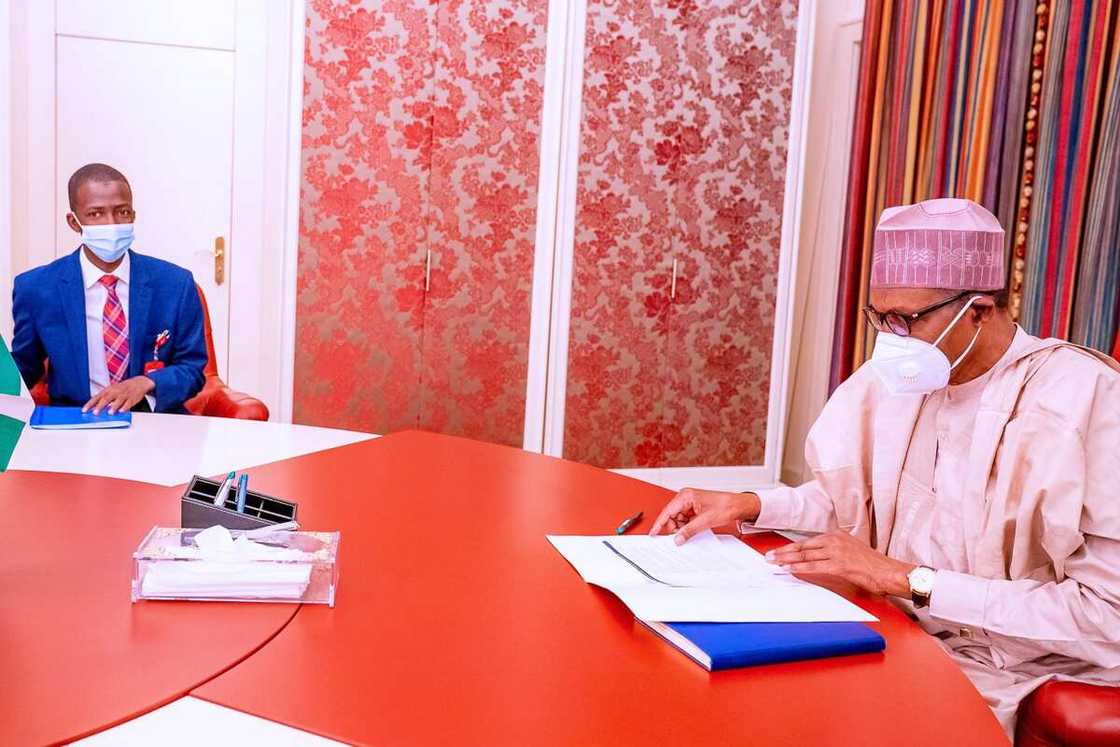 BREAKING: Buhari holds secret meeting with AGF Malami and new EFCC boss Bawa BREAKING: Buhari holds secret meeting with AGF Malami and new EFCC boss Bawa