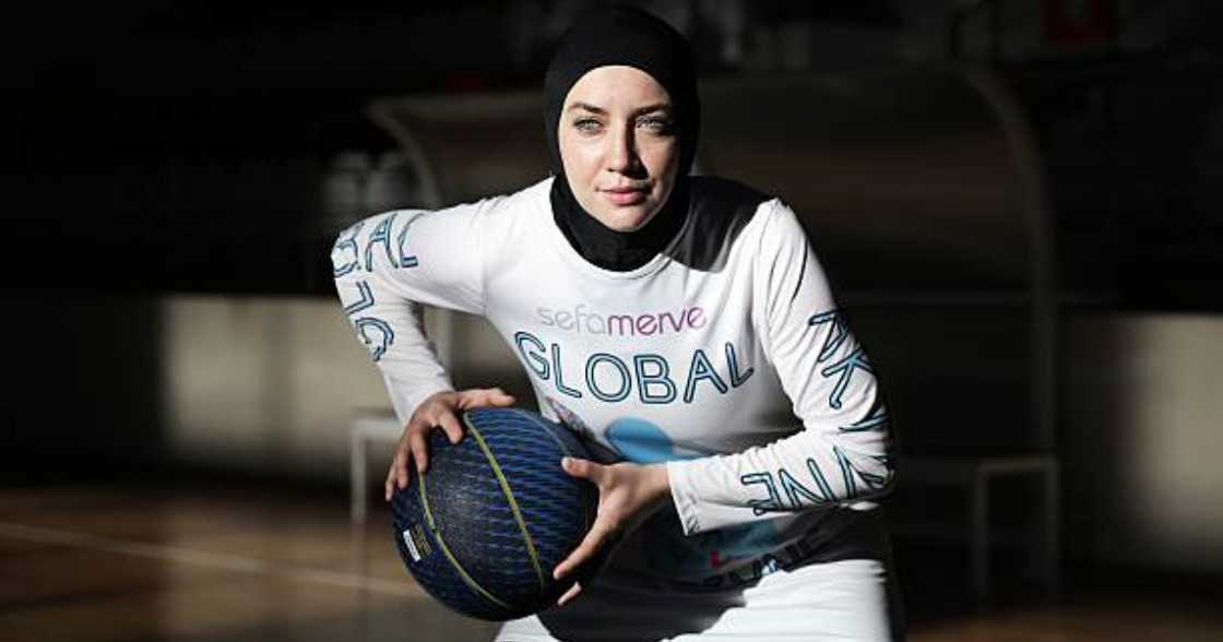 female Muslim basketball players female Muslim basketball players