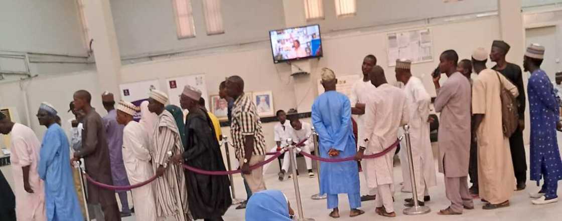 Muslims, Plaris Bank, Friday prayers