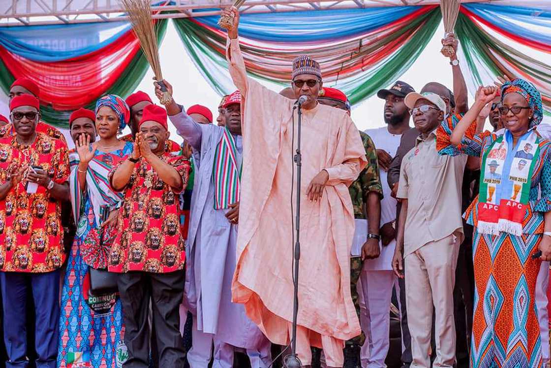 Mutane sunyi tururuwa zuwa wurin kaddamar da yakin neman zaben Buhari a Enugu, hotuna Mutane sunyi tururuwa zuwa wurin kaddamar da yakin neman zaben Buhari a Enugu, hotuna