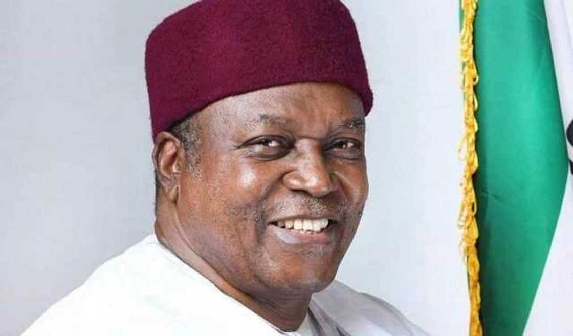 Gwamna ya kori hadiminsa sa'o'i kadan bayan shagalin bikin diyarsa Gwamna ya kori hadiminsa sa'o'i kadan bayan shagalin bikin diyarsa