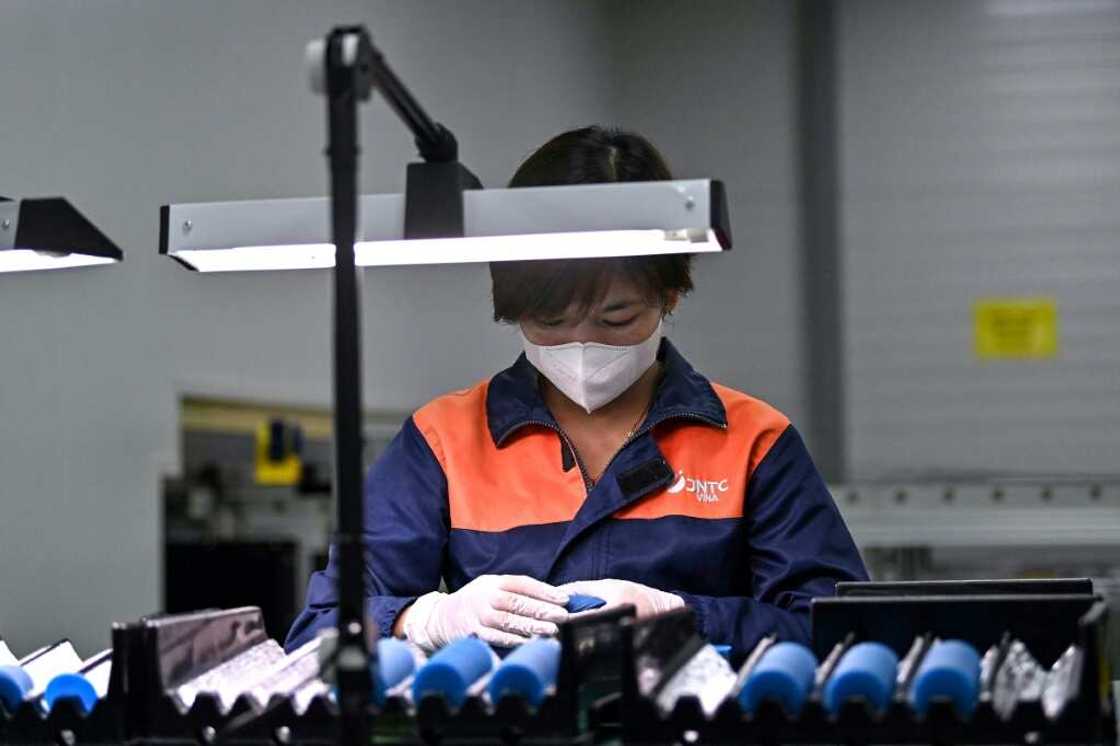 Vietnam has plenty of people skilled in garment making and producing simple parts for electronics, but industry leaders foresee problems as the country moves up the value chain Vietnam has plenty of people skilled in garment making and producing simple parts for electronics, but industry leaders foresee problems as the country moves up the value chain