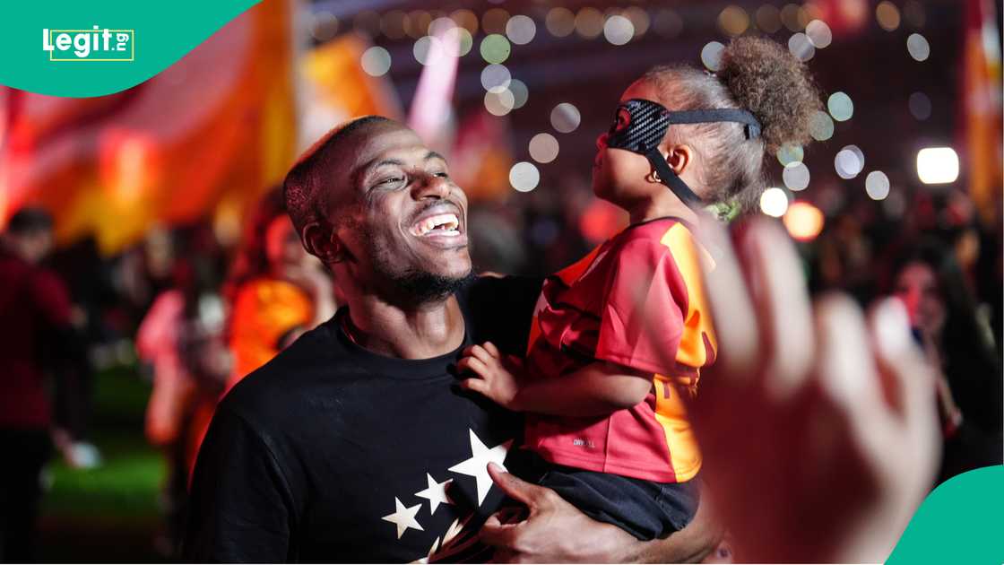 Victor Osimhen, Hailey Osimhen, Galatasaray, Kayserispor, Rams Park, Istanbul, Turkiye, Super Lig. Victor Osimhen, Hailey Osimhen, Galatasaray, Kayserispor, Rams Park, Istanbul, Turkiye, Super Lig.