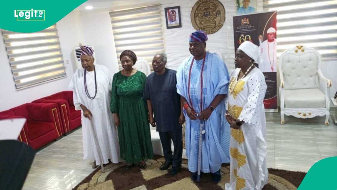 Pastor Kumuyi Visits Top Monarch Ahead of 5-Day Global Crusade Pastor Kumuyi Visits Top Monarch Ahead of 5-Day Global Crusade