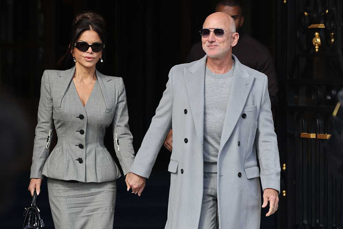 Jeff Bezos & Lauren Sánchez Jeff Bezos & Lauren Sánchez