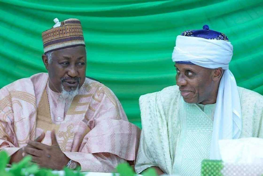 Gwamna Badaru da Amaechi. Gwamna Badaru da Amaechi.