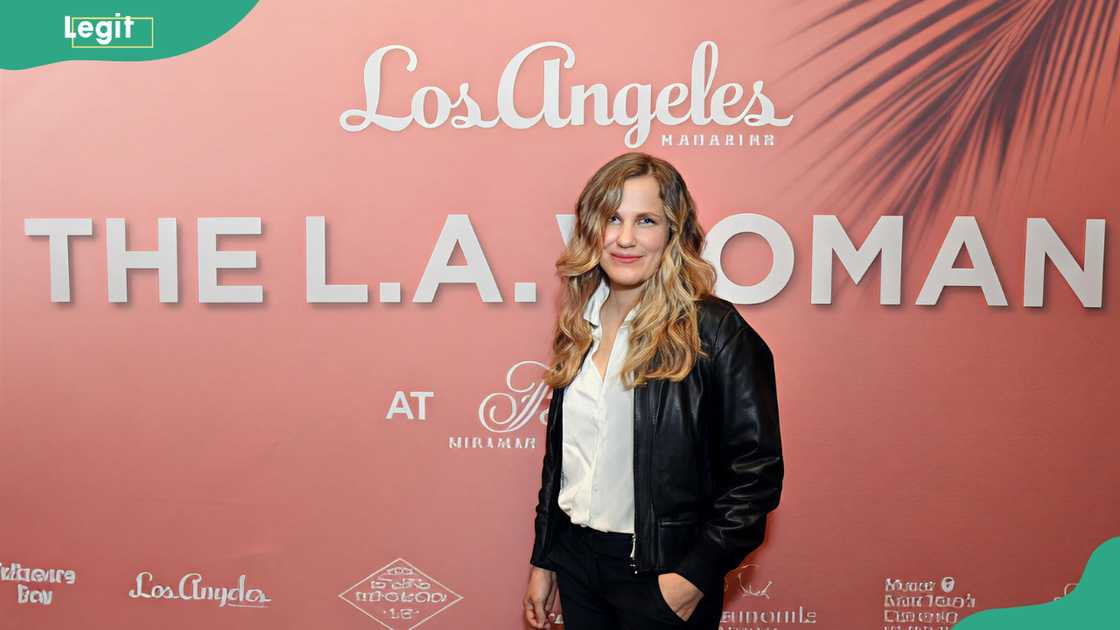 Anna Axster poses at The Fairmont Miramar Anna Axster poses at The Fairmont Miramar