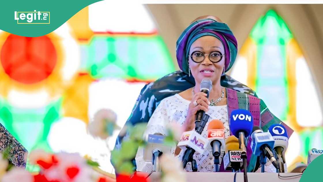 Tinubu's wife task Nigerian youths Tinubu's wife task Nigerian youths
