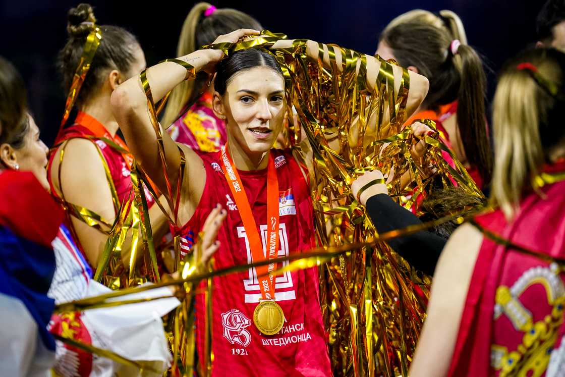 beautiful female volleyball players beautiful female volleyball players