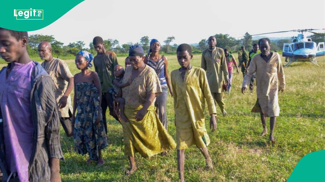 Sojoji sun fafata da 'yan bindiga, sun ceto mutane 21 da aka sace a Kwara da Kogi Sojoji sun fafata da 'yan bindiga, sun ceto mutane 21 da aka sace a Kwara da Kogi