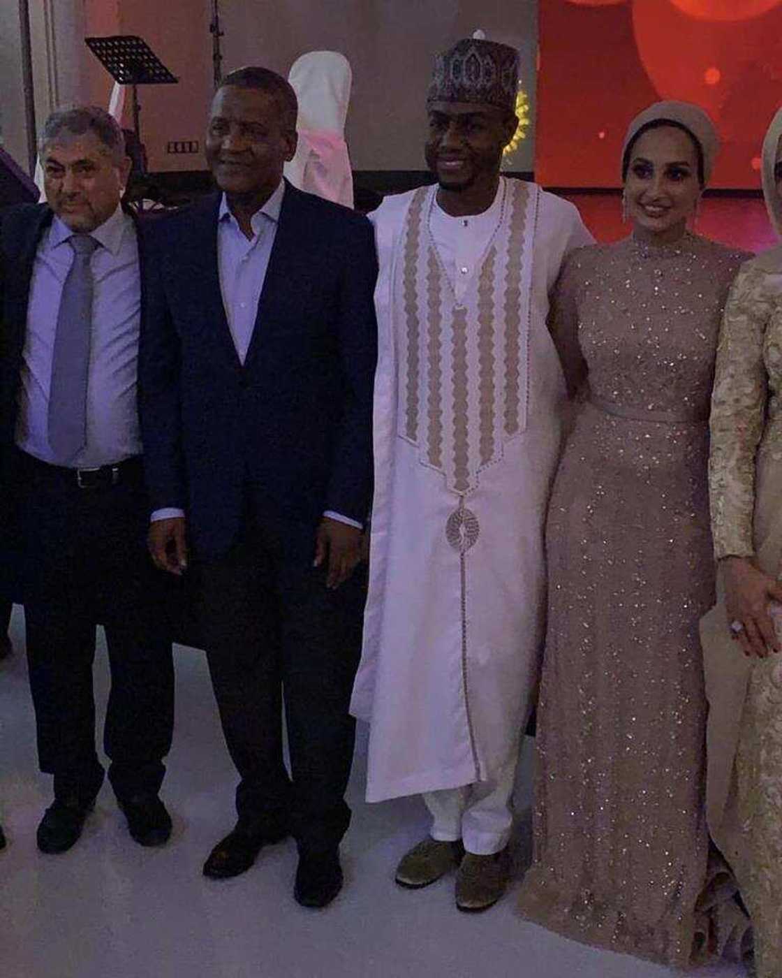 Hotuna: Mohammed Dangote ya angonce da amaryarsa yar Malaysia Hotuna: Mohammed Dangote ya angonce da amaryarsa yar Malaysia