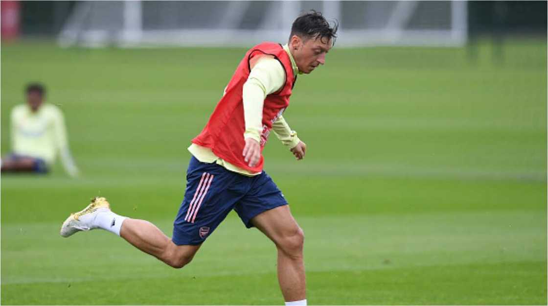 Here is the huge pay cut Mesut Ozil has taken to dump Arsenal and sign for Fenerbahce Here is the huge pay cut Mesut Ozil has taken to dump Arsenal and sign for Fenerbahce