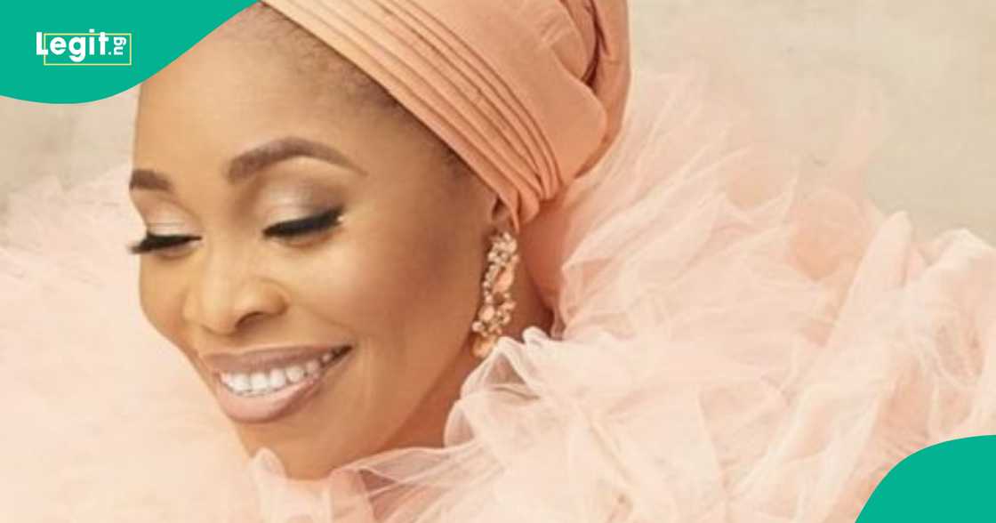 Fans drag Tope Alabi over her comment about Jewries. Fans drag Tope Alabi over her comment about Jewries.