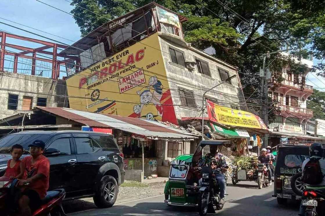 Five people were killed and more than 150 injured in the Philippines when a powerful quake struck Abra province Five people were killed and more than 150 injured in the Philippines when a powerful quake struck Abra province