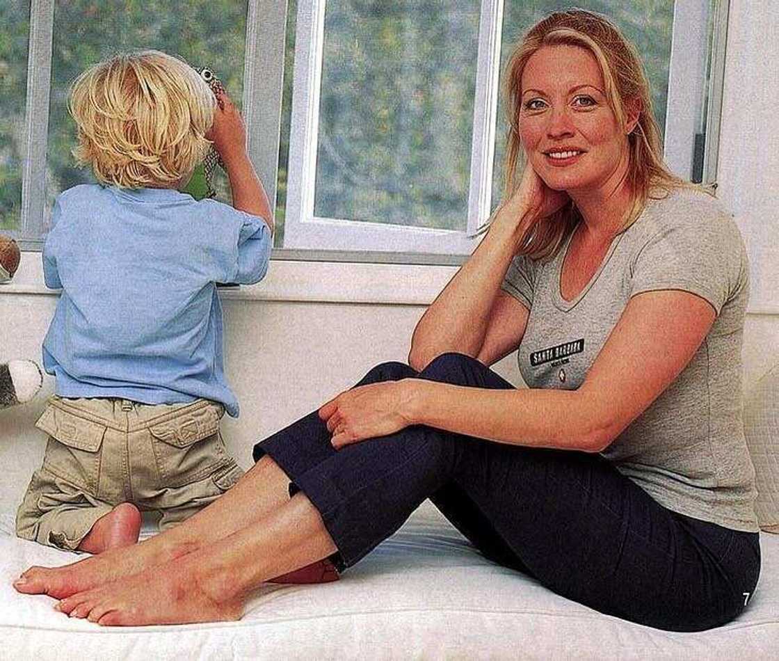 Linda Kozlowski hot Linda Kozlowski hot