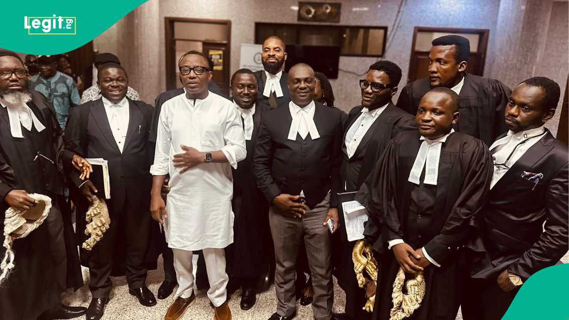 Omoyele Sowore, ya shigar da ƙararrakin ƙwace hakkin ɗan Adam guda biyu a Kotun Tarayya da ke Abuja Omoyele Sowore, ya shigar da ƙararrakin ƙwace hakkin ɗan Adam guda biyu a Kotun Tarayya da ke Abuja