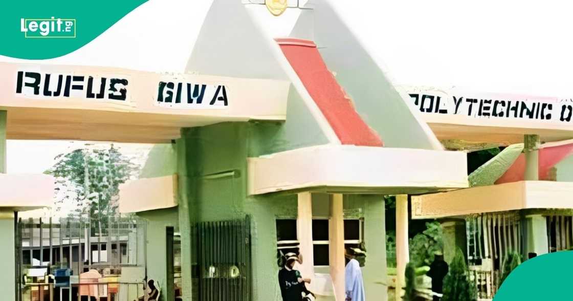 Hoodlum attacked and killed a young boy who got admitted into Rufus Giwa Polytechnique. Hoodlum attacked and killed a young boy who got admitted into Rufus Giwa Polytechnique.