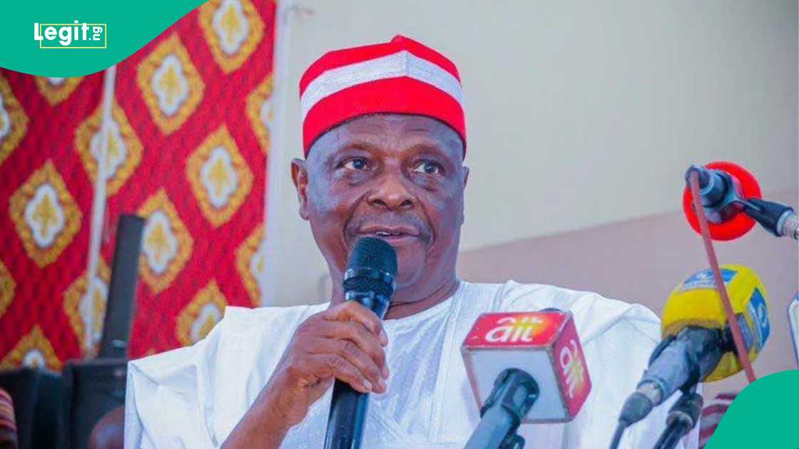 Sanata Rabiu Musa Kwankwaso yana wani jawabi a Kano Sanata Rabiu Musa Kwankwaso yana wani jawabi a Kano