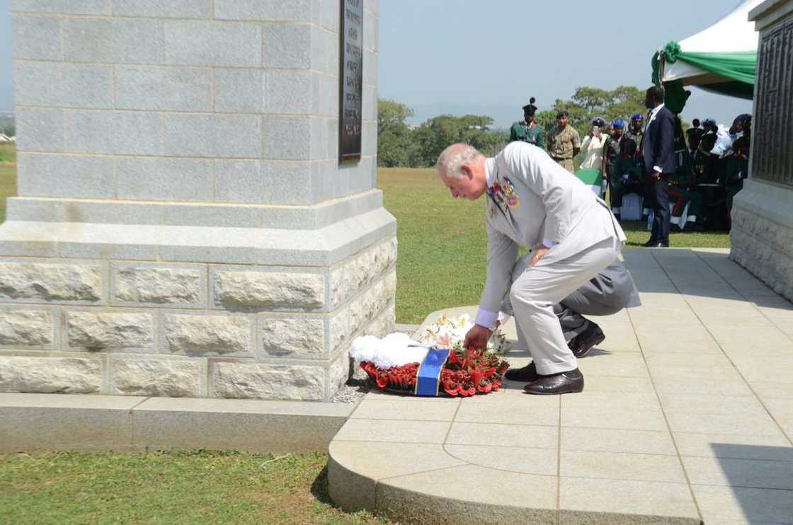 Yakin duniya na II: Yariman Ingila ya karrama sojojin Najeriya da suka kwanta dama, hotuna Yakin duniya na II: Yariman Ingila ya karrama sojojin Najeriya da suka kwanta dama, hotuna