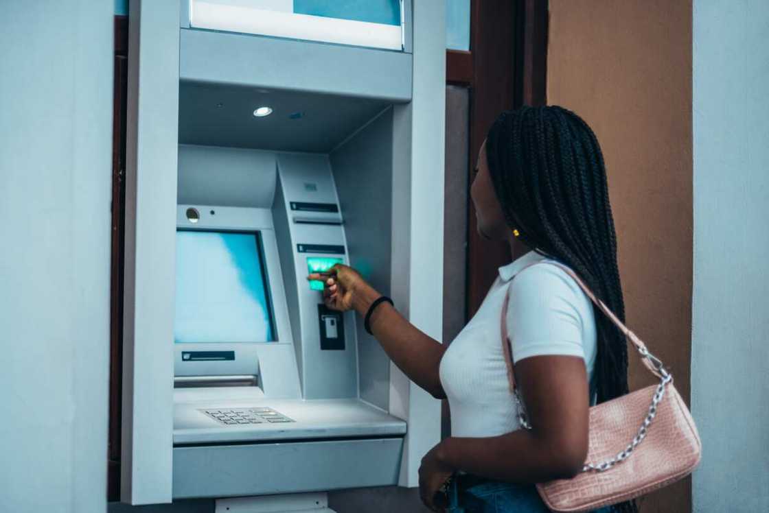 Banks suspends naira debit withdrawal Banks suspends naira debit withdrawal