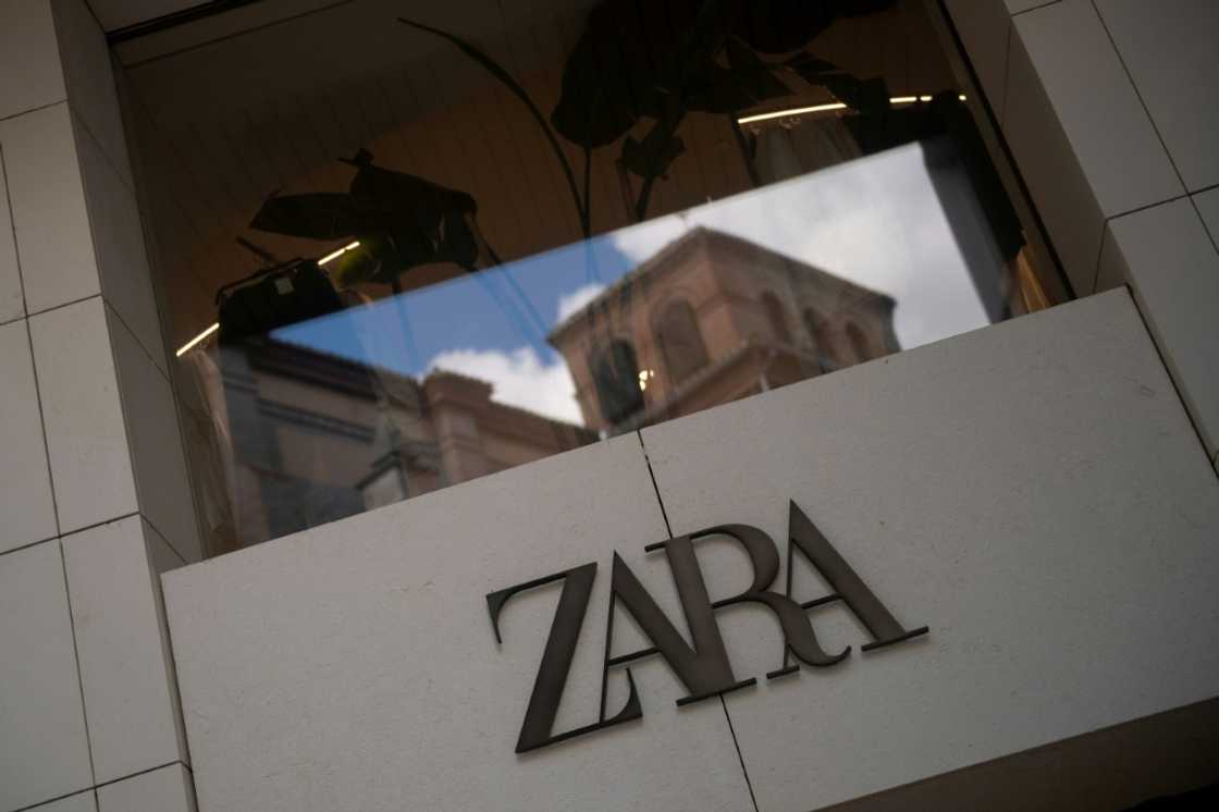 Inditex is improving its logistics to deliver online orders faster than rivals and investing in larger, more modern stores Inditex is improving its logistics to deliver online orders faster than rivals and investing in larger, more modern stores