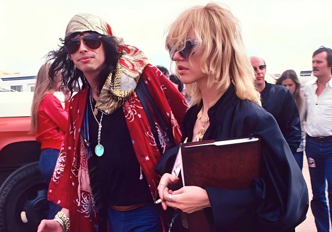 Steven Tyler walking with Cyrinda Foxe