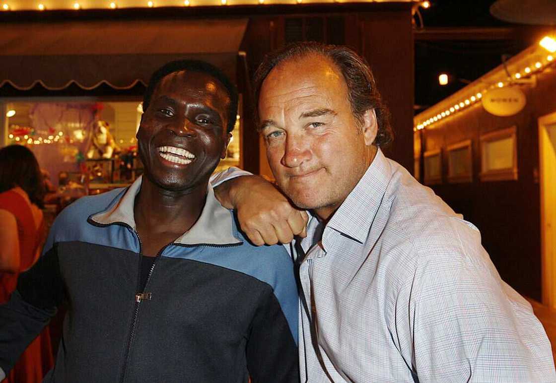 Willie Amakye (L) and Jim Belushi