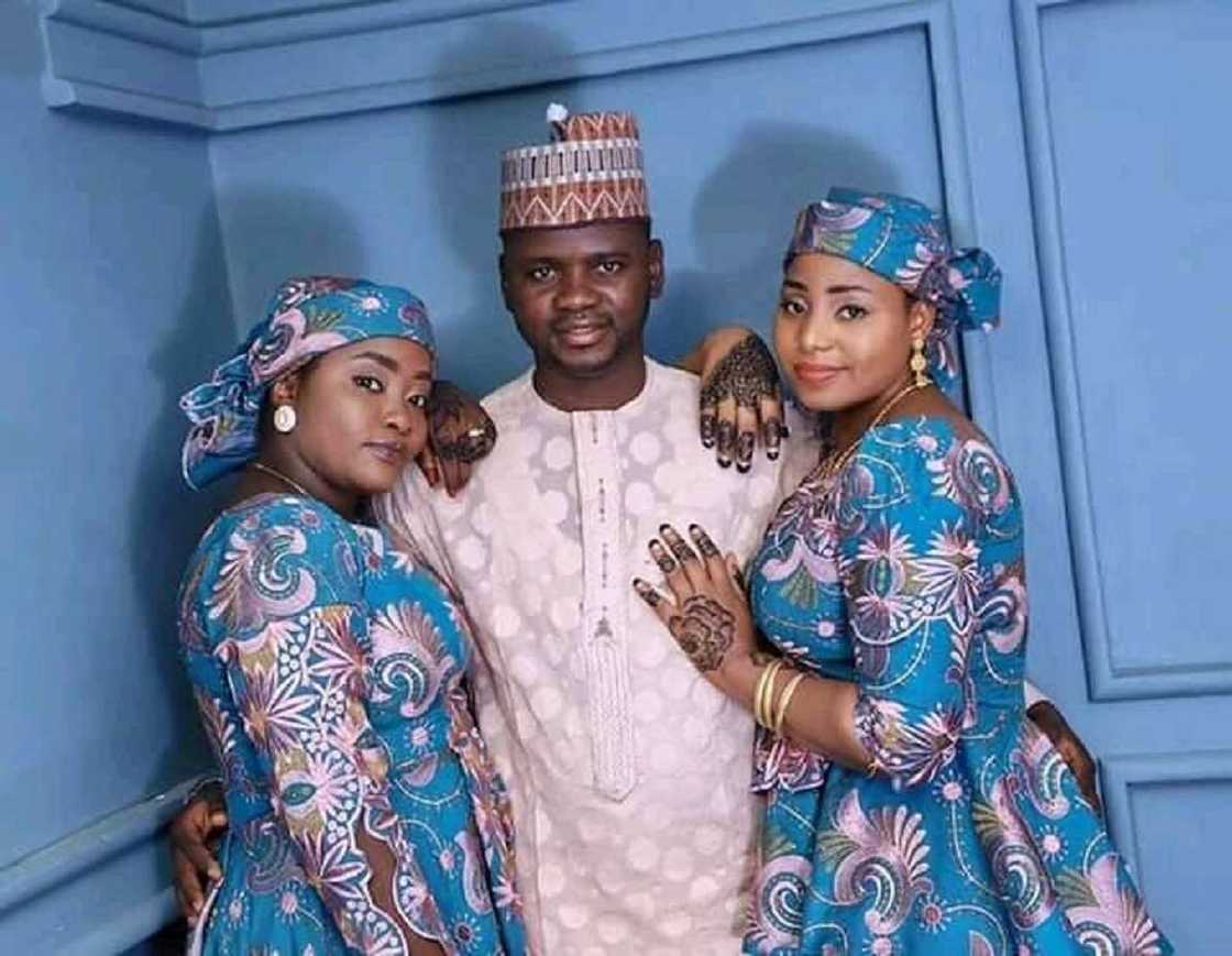 Hotunan kafin aure na matashin da zai yi wuff da kyawawan 'yan mata 2 a rana daya a Abuja Hotunan kafin aure na matashin da zai yi wuff da kyawawan 'yan mata 2 a rana daya a Abuja