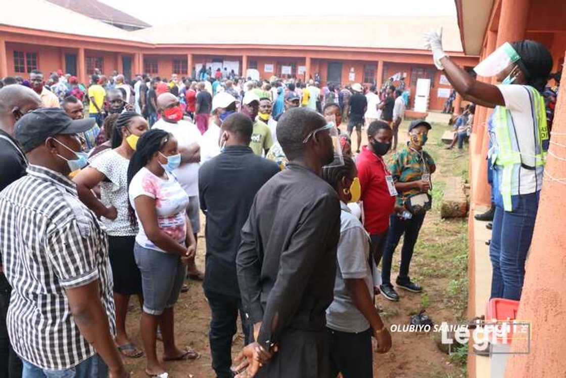 Edo governorship: INEC officials refuse to attend to voters over lack of payment Edo governorship: INEC officials refuse to attend to voters over lack of payment