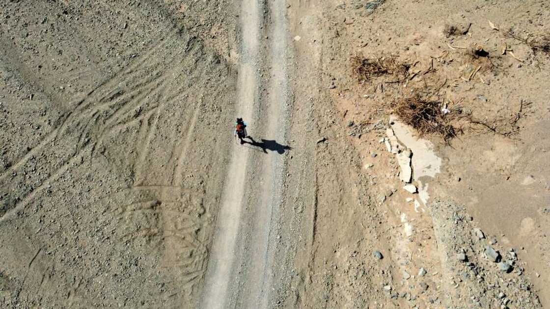 Alsulmi crosses a desert area near al-Khasrah, about 350 kilometres west of Riyadh Alsulmi crosses a desert area near al-Khasrah, about 350 kilometres west of Riyadh