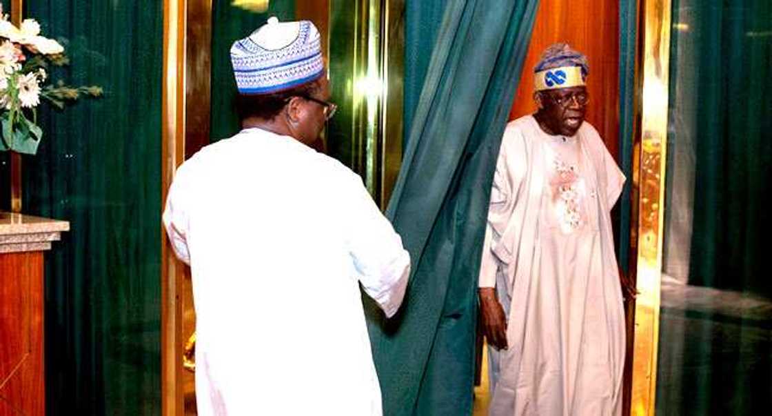 Yanzu-yanzu: Buhari ya gana da Tinubu a Aso Rock (Hotuna) Yanzu-yanzu: Buhari ya gana da Tinubu a Aso Rock (Hotuna)