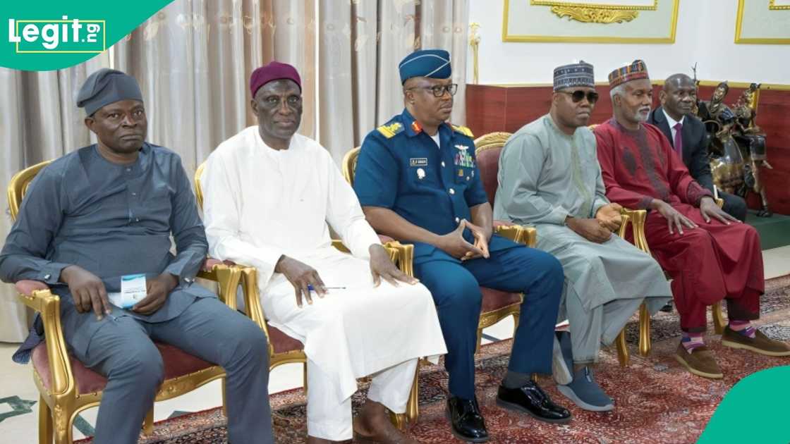 The Burkinabè authorities free 11 Nigerian Air Force crew members who have been in detention since last week.