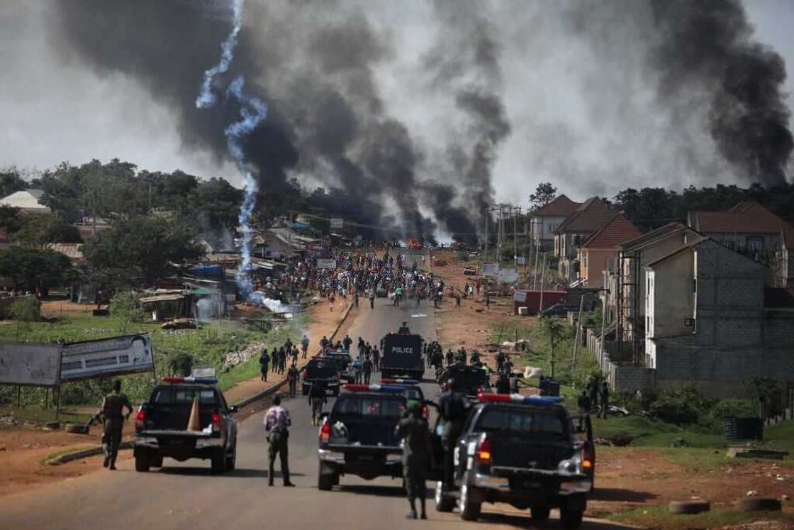 Tension in Anambra state as police station is set ablaze Tension in Anambra state as police station is set ablaze