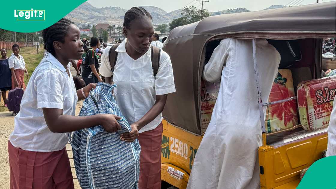 Iyaye sun kwashe 'ya'yansu daga FGGC Bwari bayan umarnin gwamnatin tarayya.