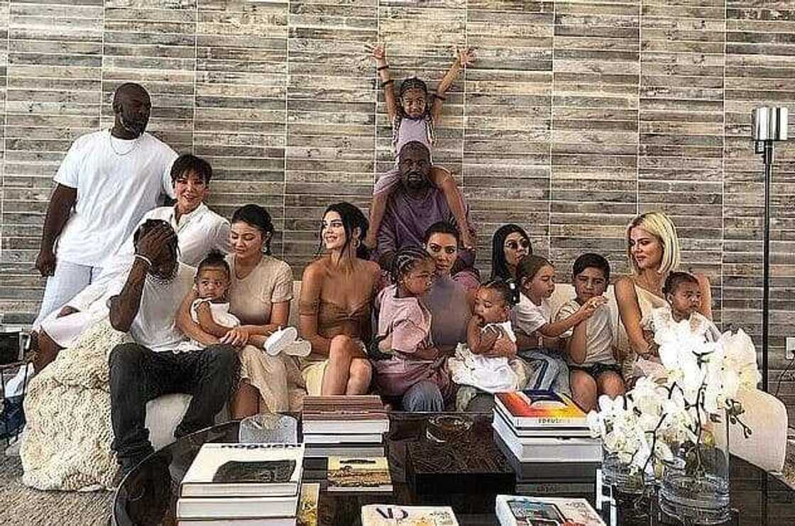 Keeping Up with the Kardashians finale airs & fans are broken, bible Keeping Up with the Kardashians finale airs & fans are broken, bible