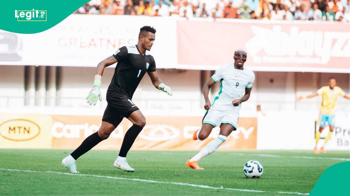 Fiacre Ntwari, Victor Osimhen, Super Eagles, Nigeria, Rwanda, Godswill Akpabio International Stadium. Fiacre Ntwari, Victor Osimhen, Super Eagles, Nigeria, Rwanda, Godswill Akpabio International Stadium.