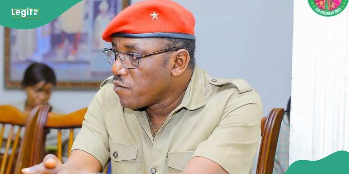 Solomon Dalung ya ce ba a kama David Mark yana cusa dala a aljihunsa ba Solomon Dalung ya ce ba a kama David Mark yana cusa dala a aljihunsa ba