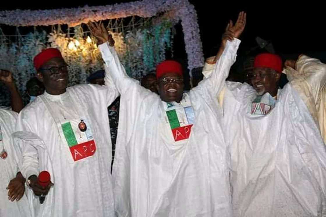 Daga komawa APC, gwamna Umahi ya sallami hadimansa 4 Daga komawa APC, gwamna Umahi ya sallami hadimansa 4