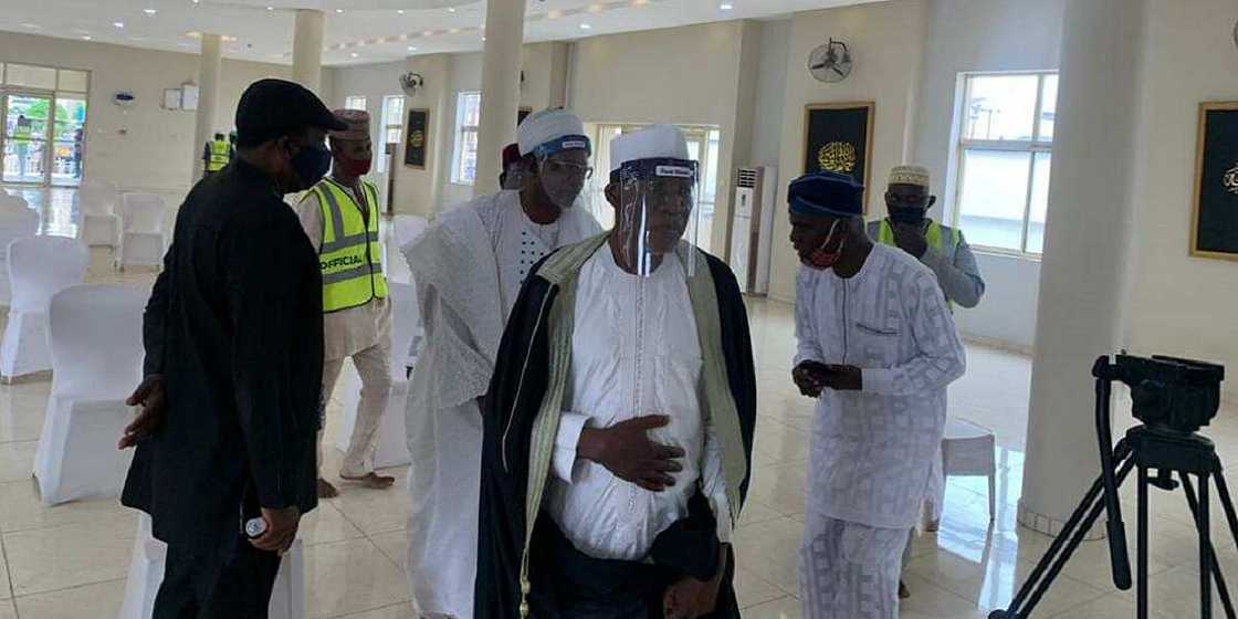 Yanzu-yanzu: An birne Ajimobi a gidansa da ke Ibadan Yanzu-yanzu: An birne Ajimobi a gidansa da ke Ibadan