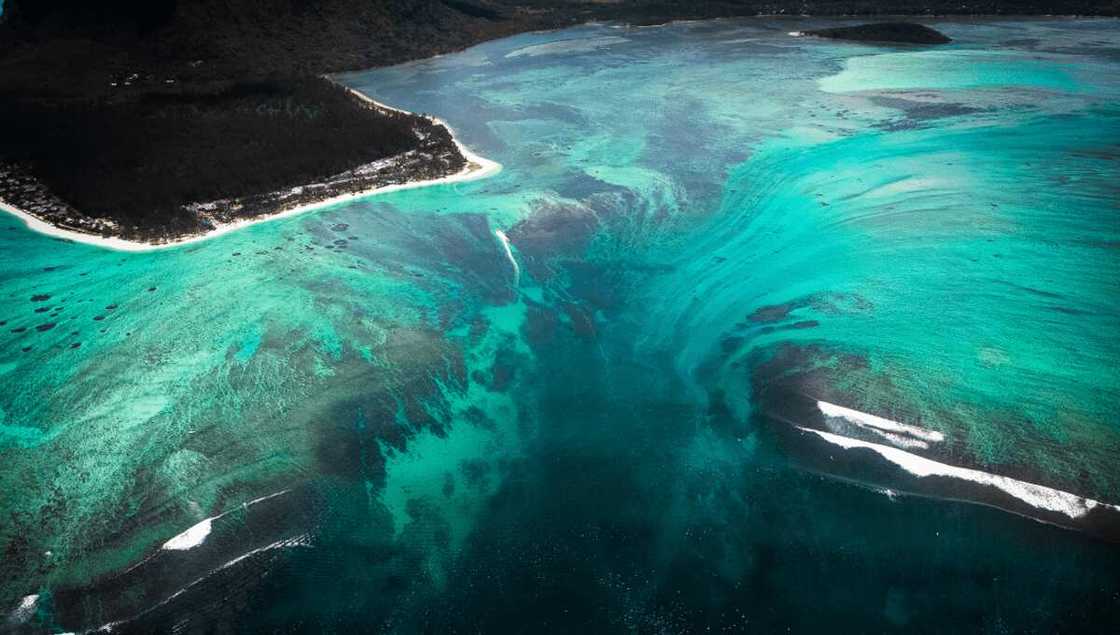 Underwater waterfall Mauritius