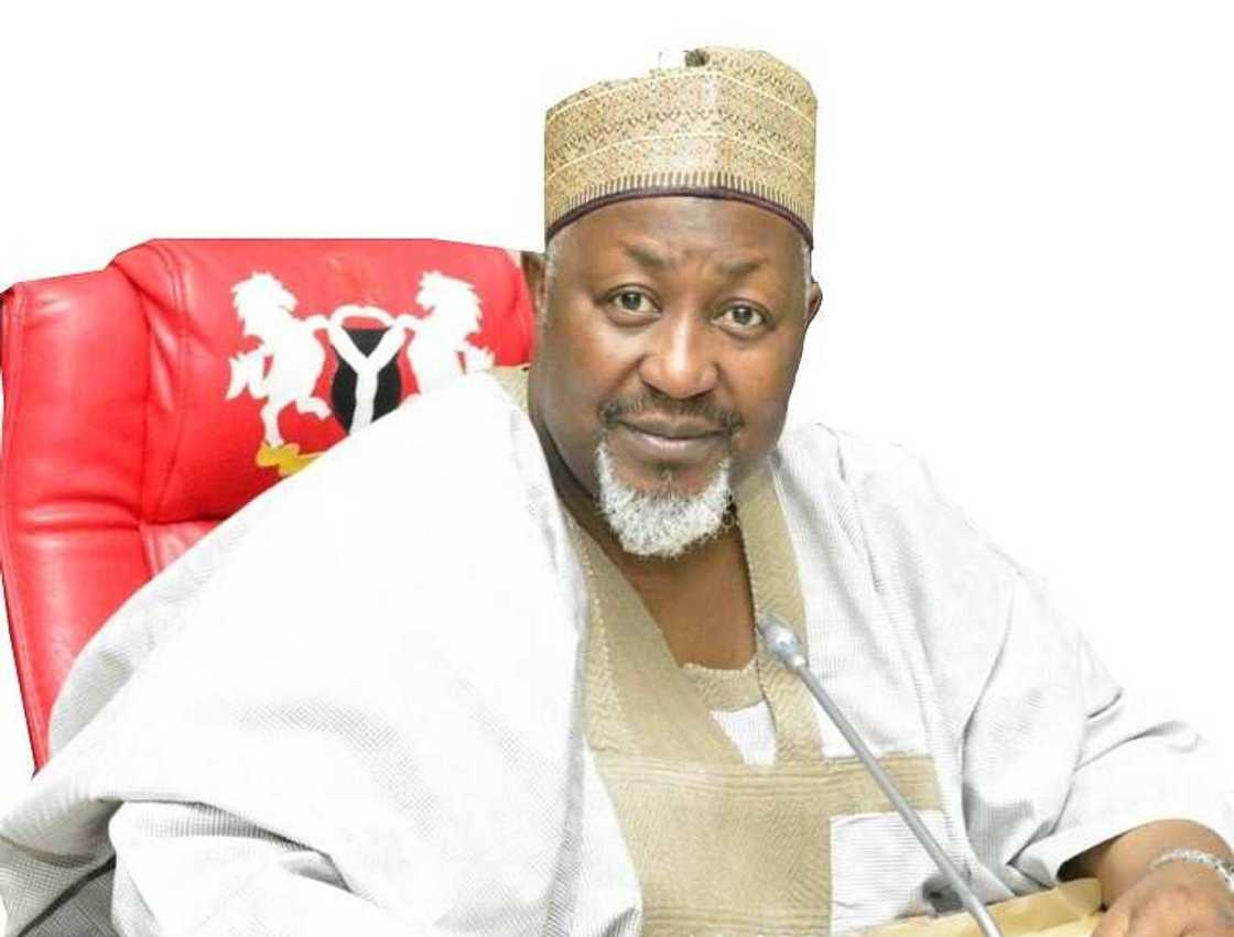 Gobara: Badaru, Bagudu da Barkiya Sun Gwangwaje Ƴan Kasuwan Katsina Da Miliyoyin Naira Gobara: Badaru, Bagudu da Barkiya Sun Gwangwaje Ƴan Kasuwan Katsina Da Miliyoyin Naira