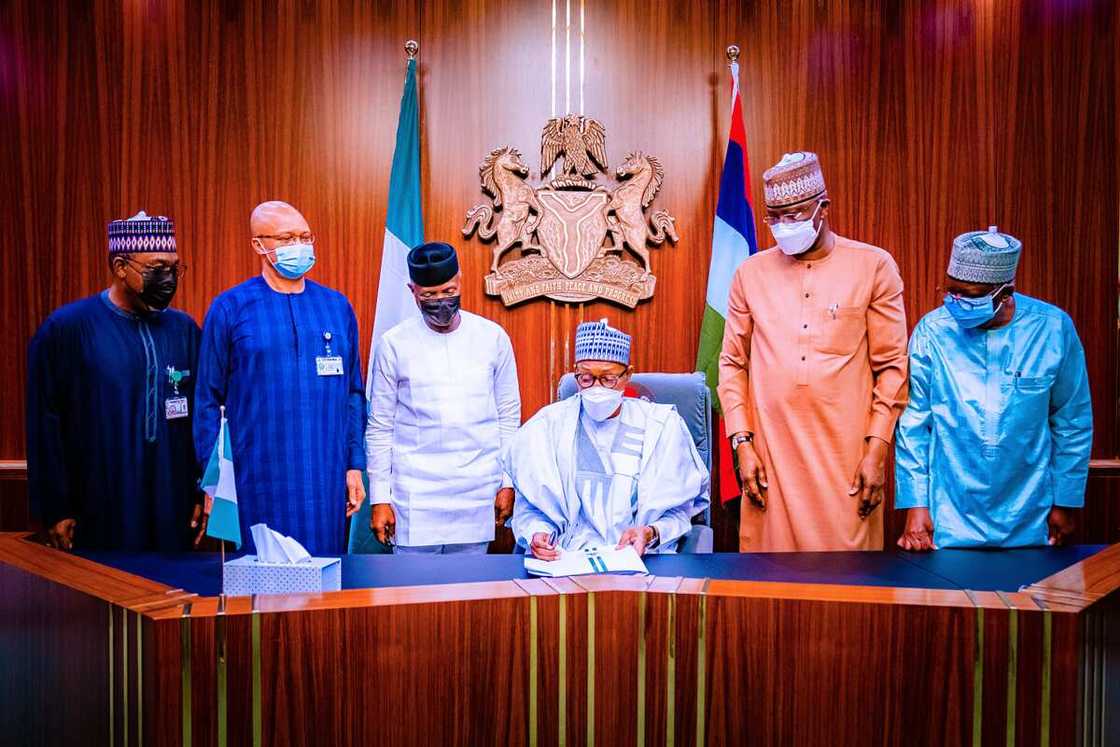 Buhari signs supplementary budget