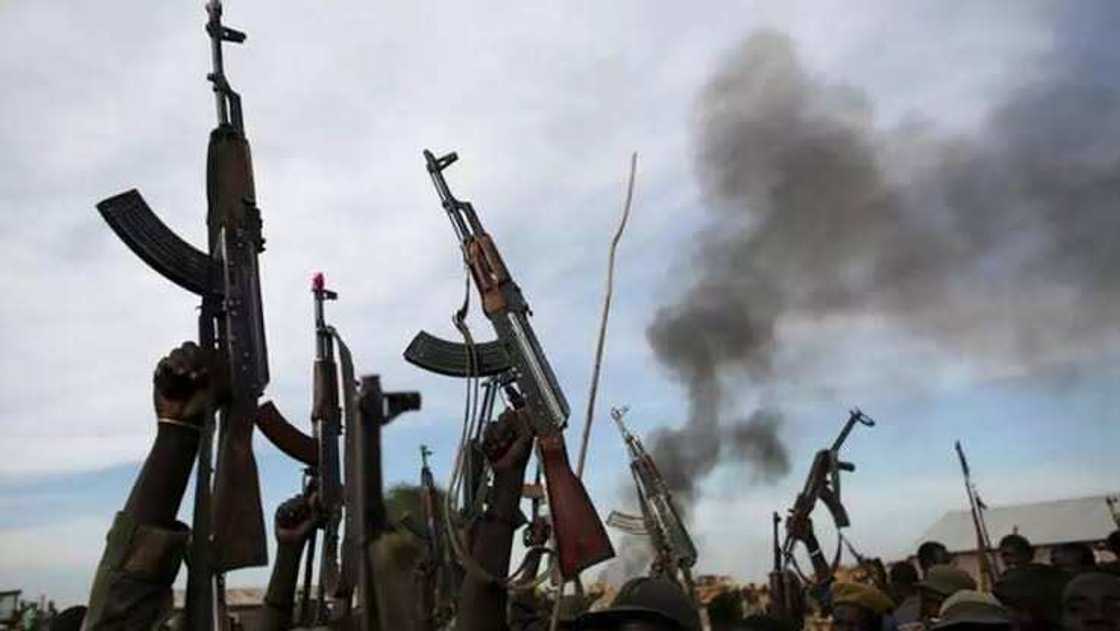 Wasu Yan Ta'adda Sun Kashe Mutum daya, sun yi awon gaba da matafiya a Osun Wasu Yan Ta'adda Sun Kashe Mutum daya, sun yi awon gaba da matafiya a Osun