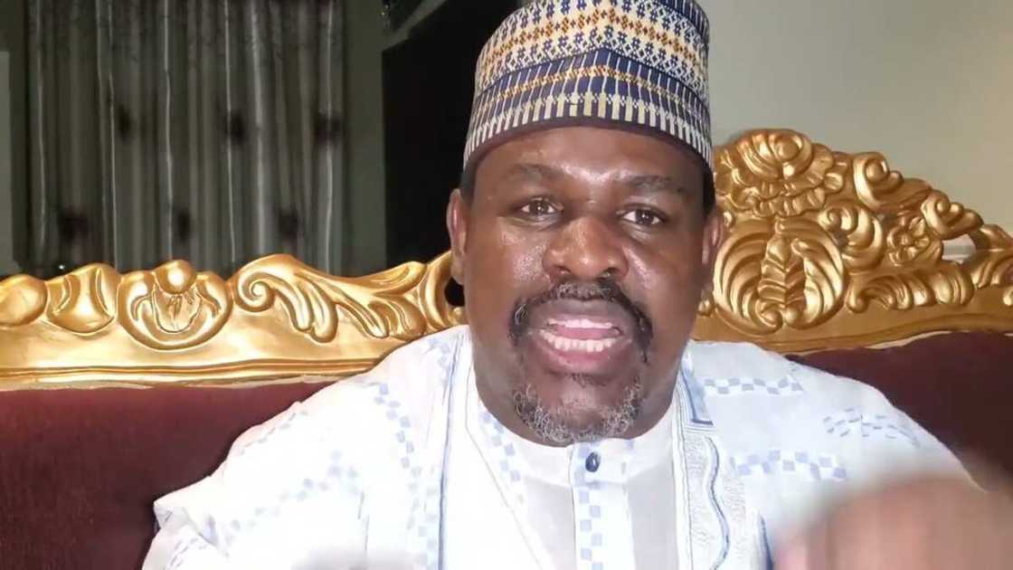 Gudaji Kazaure yana koro jawabi Gudaji Kazaure yana koro jawabi