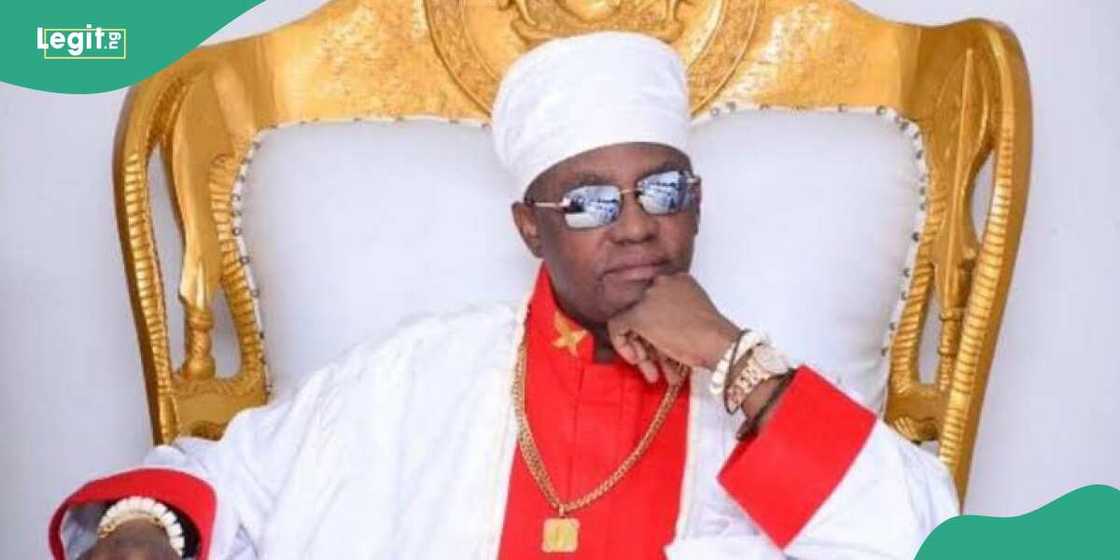 Oba Of Benin suspends 6 palace aides Oba Of Benin suspends 6 palace aides