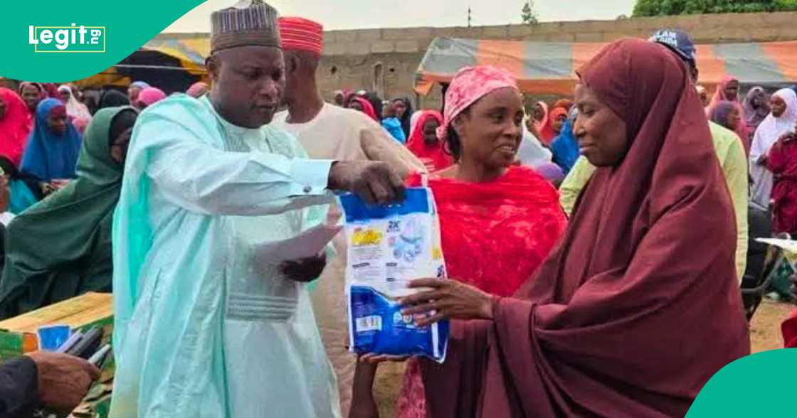 An raba Tallafin ga mata kusan 500