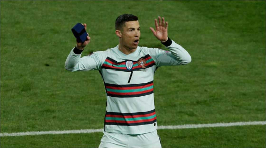 Russia Coach Ignores Ronaldo’s Message After Finding Bottle of Coca-Cola at Euro 2020 Press Conference Russia Coach Ignores Ronaldo’s Message After Finding Bottle of Coca-Cola at Euro 2020 Press Conference