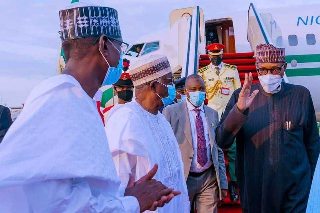 Lokacin da manyan jami'an gwamnati suka tari Shugaba Buhari Lokacin da manyan jami'an gwamnati suka tari Shugaba Buhari