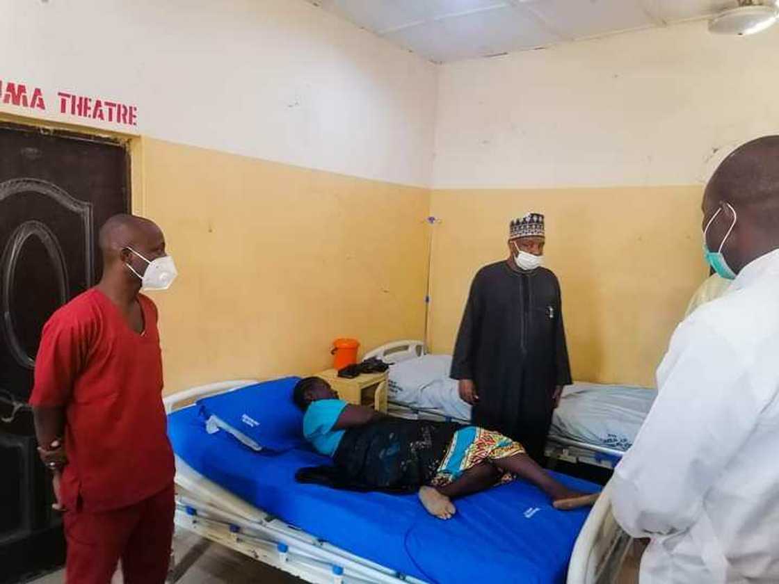 Hotunan daliban Kebbi da jami'an tsaro suka ceto daga wurin 'yan bindiga kwance a asibiti Hotunan daliban Kebbi da jami'an tsaro suka ceto daga wurin 'yan bindiga kwance a asibiti